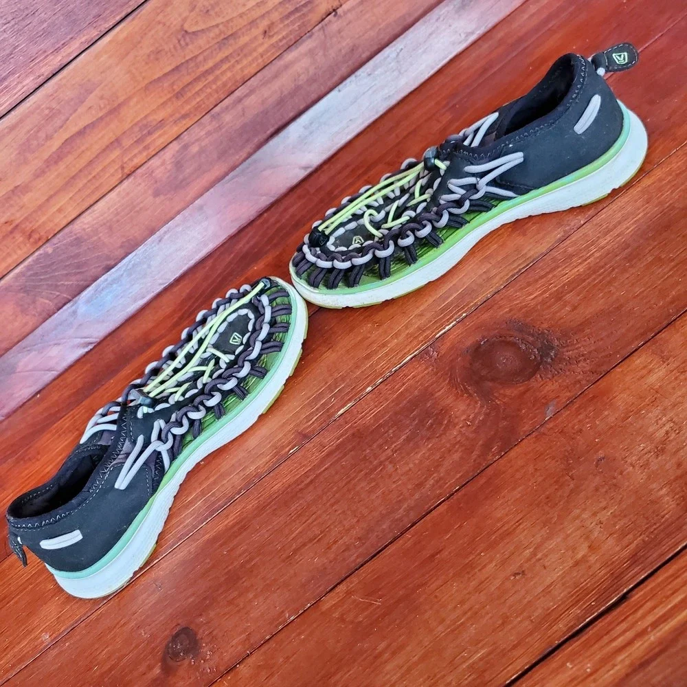 Keen Uneek O2 Bungee Water Shoes Boys 3 Waterproof Sandals Black Green